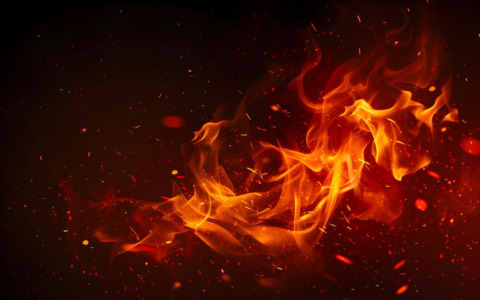 Incendio devastante in un capannone alle porte di Firenze