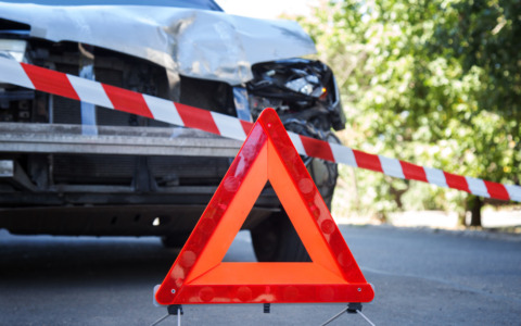 Tragico incidente con deltaplano: muore un 53enne