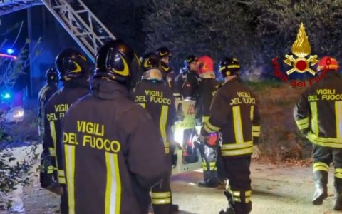 Incendio nella notte, struttura ricettiva chiusa a Sesto Fiorentino
