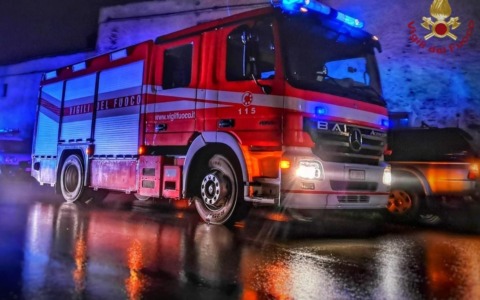 Esplode una cisterna, un operaio ferito nello stabilimento