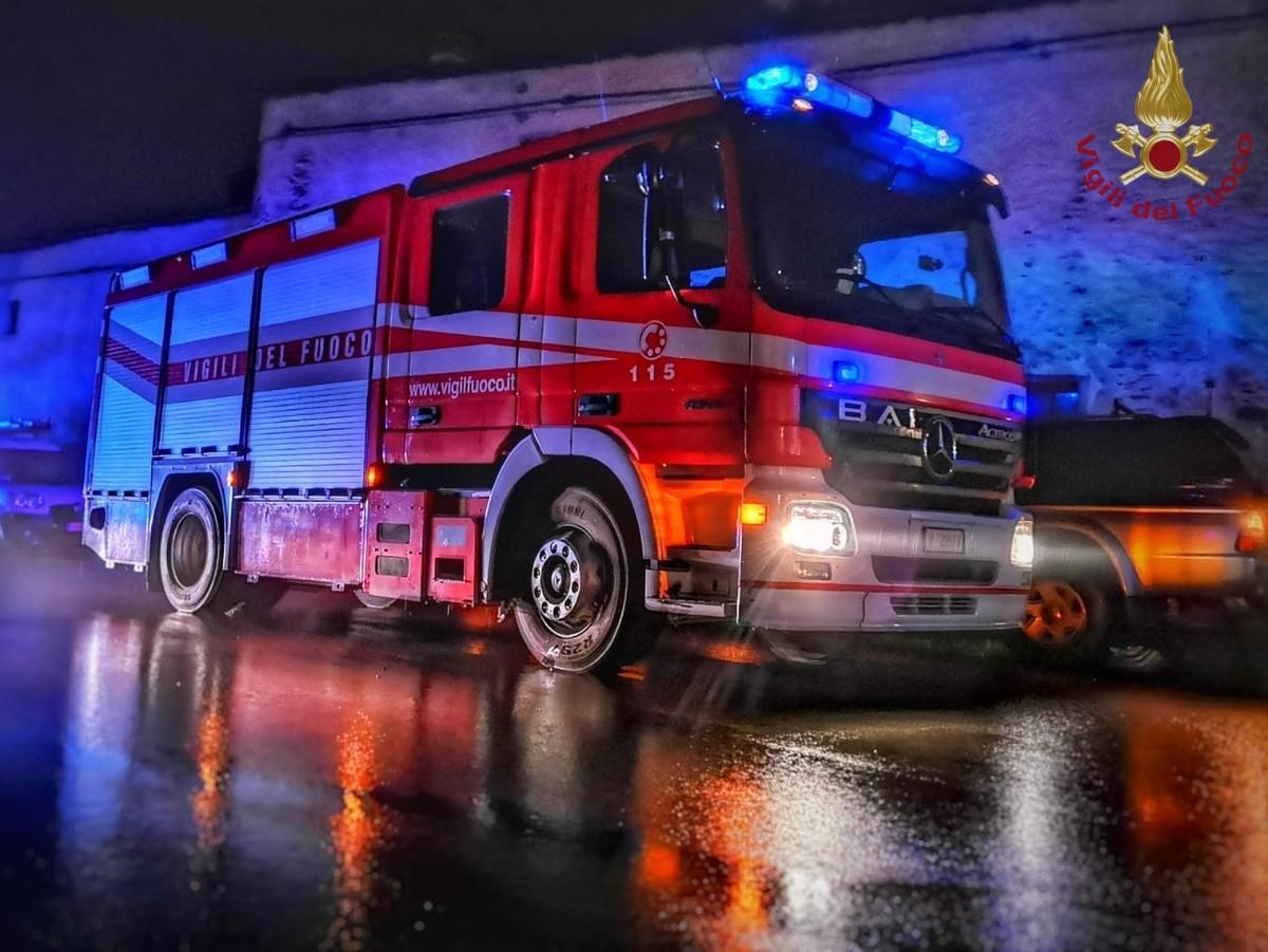Esplode una cisterna, un operaio ferito nello stabilimento