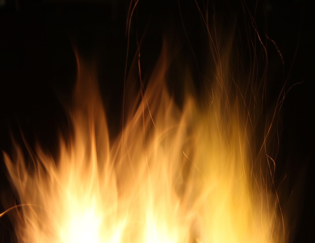 Incendio in un appartamento, evacuato un palazzo a Scandicci